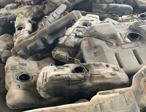 How much plastic does a passenger car contain and why is its recycling so challenging?
