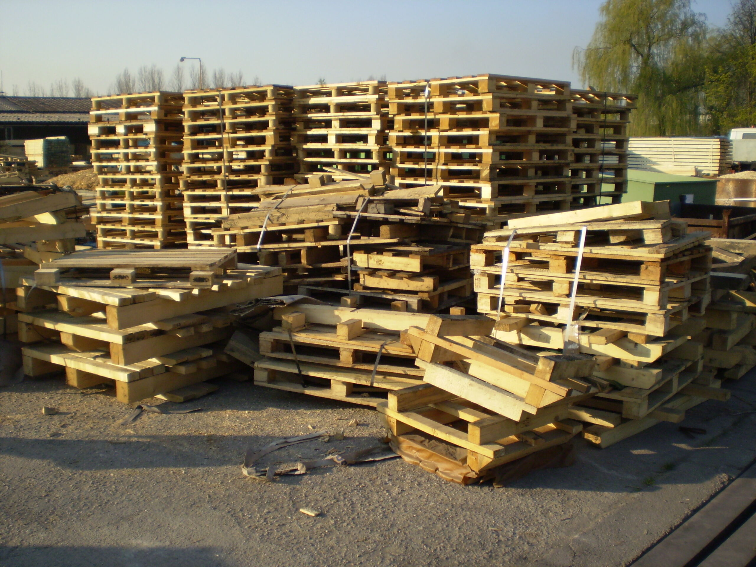 Damaged wooden pallets for processing in a shredder